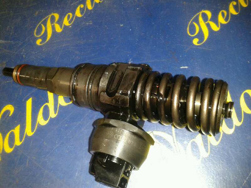 SEAT Leon 2 generation (2005-2012) Fuel Injector 038130073AJ 26248881