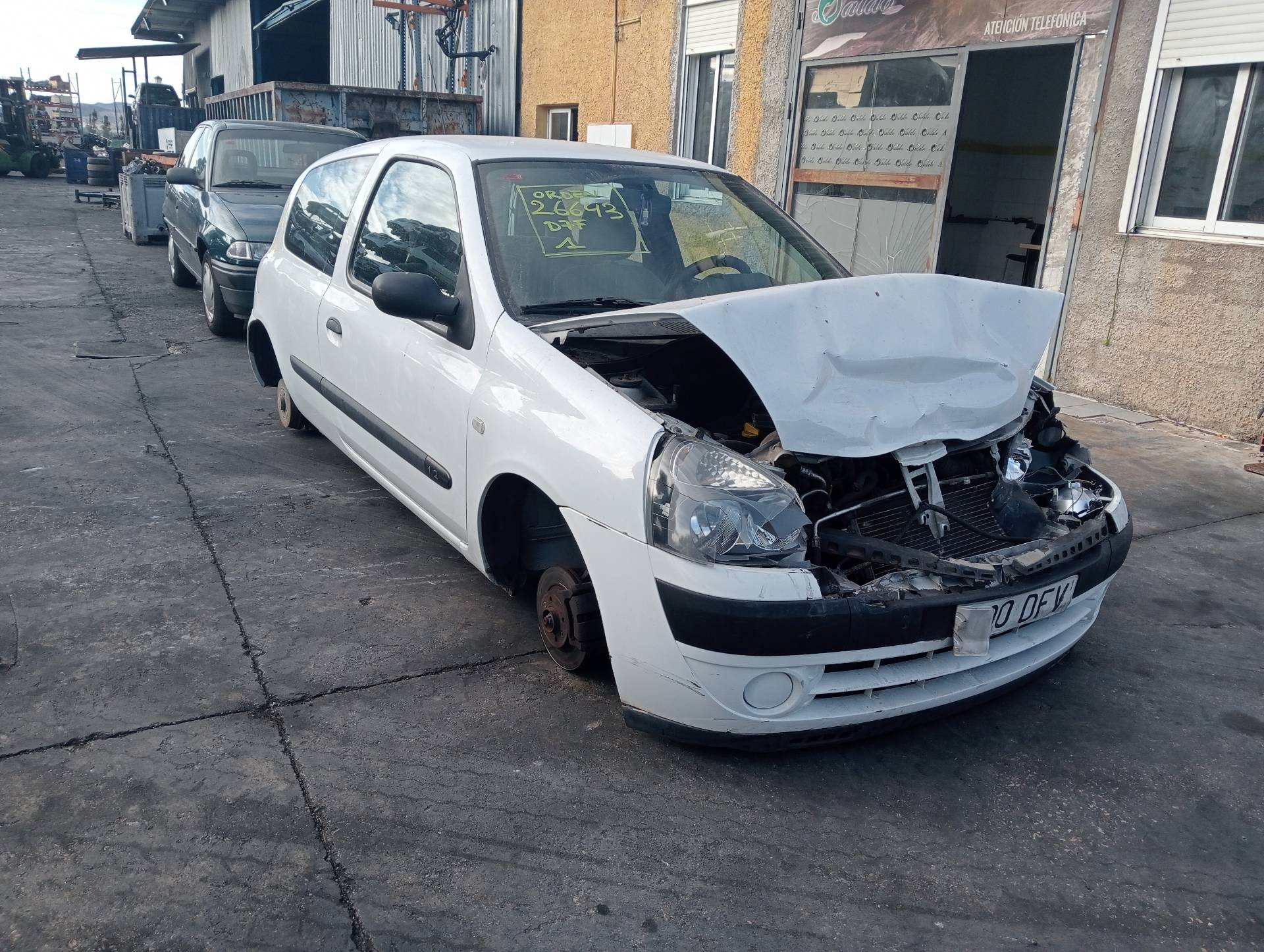 RENAULT Clio 2 generation (1998-2013) Priekšējo kreiso durvju logu pacēlājs 400733 22336739