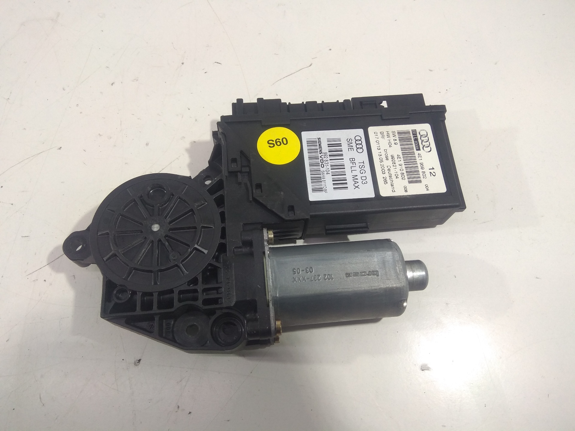 AUDI A8 D3/4E (2002-2010) Front Right Door Window Control Motor 4E1959802 24405995