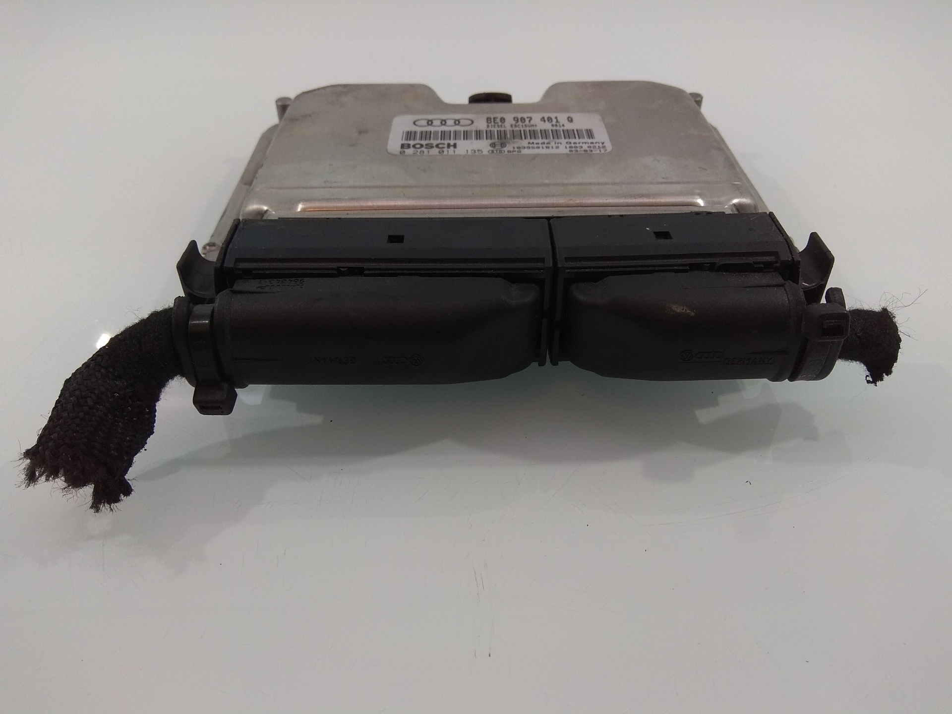 AUDI A4 B6/8E (2000-2005) Moottorin ohjausyksikkö ECU 8E0907401Q 19167028