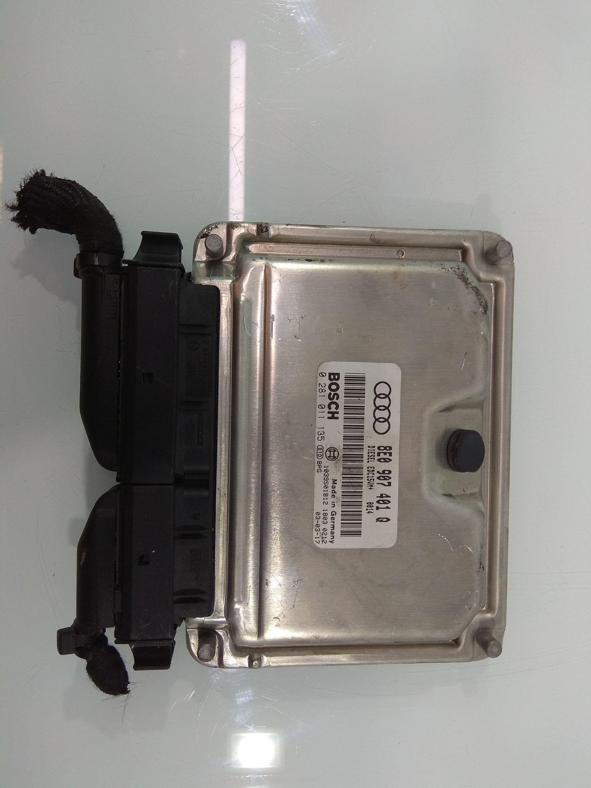 AUDI A4 B6/8E (2000-2005) Moottorin ohjausyksikkö ECU 8E0907401Q 19167028