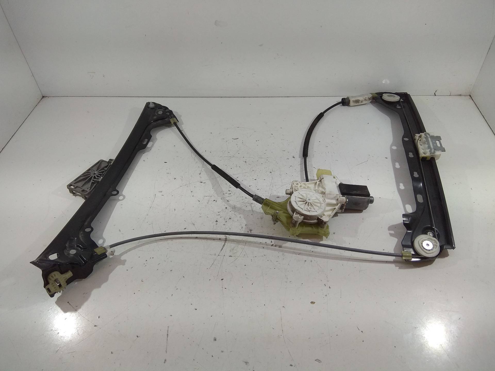 BMW 3 Series E90/E91/E92/E93 (2004-2013) Front Left Door Window Regulator 0130822402 19041836