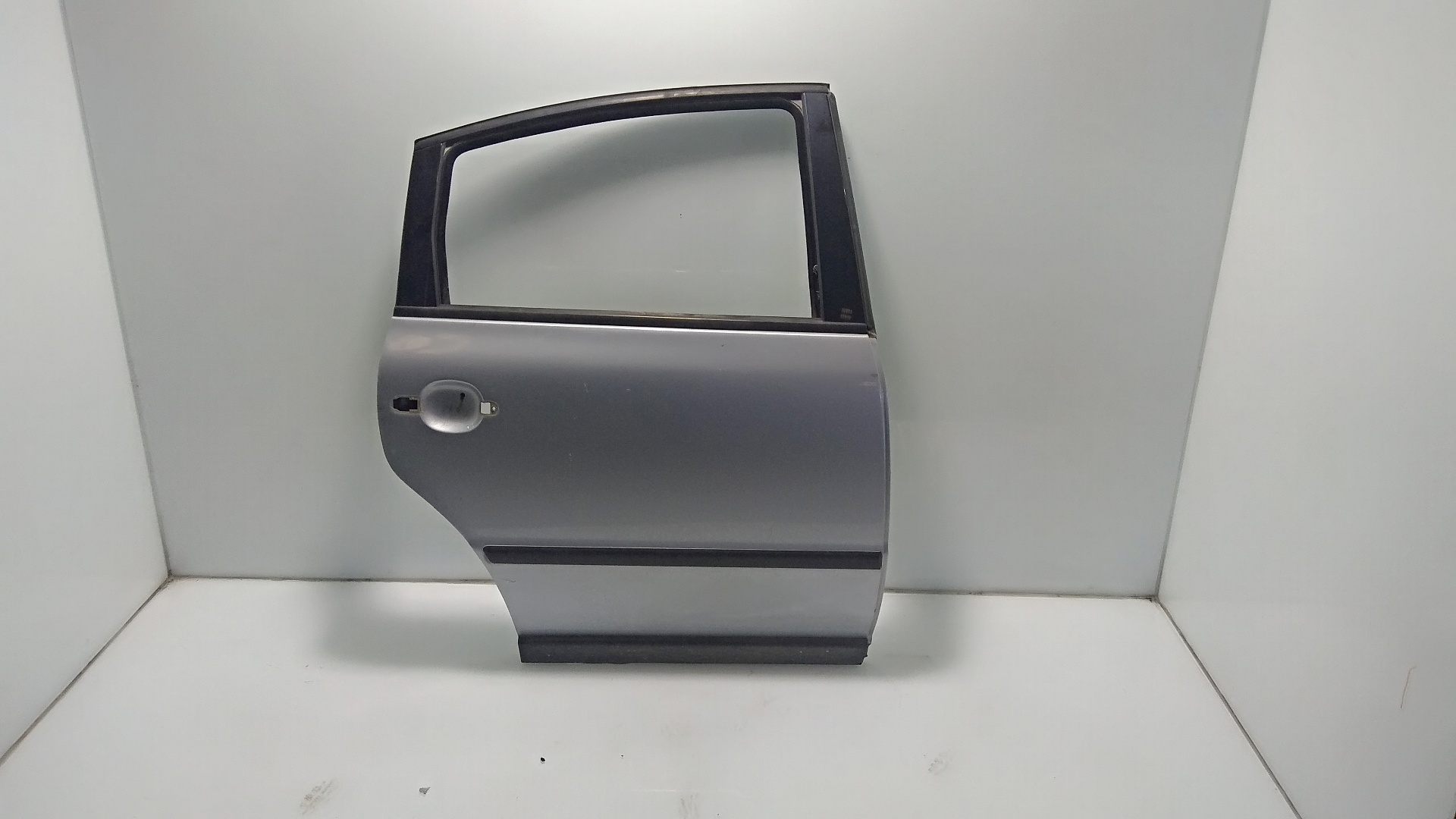 VOLKSWAGEN Rear Right Door GRIS 25712383