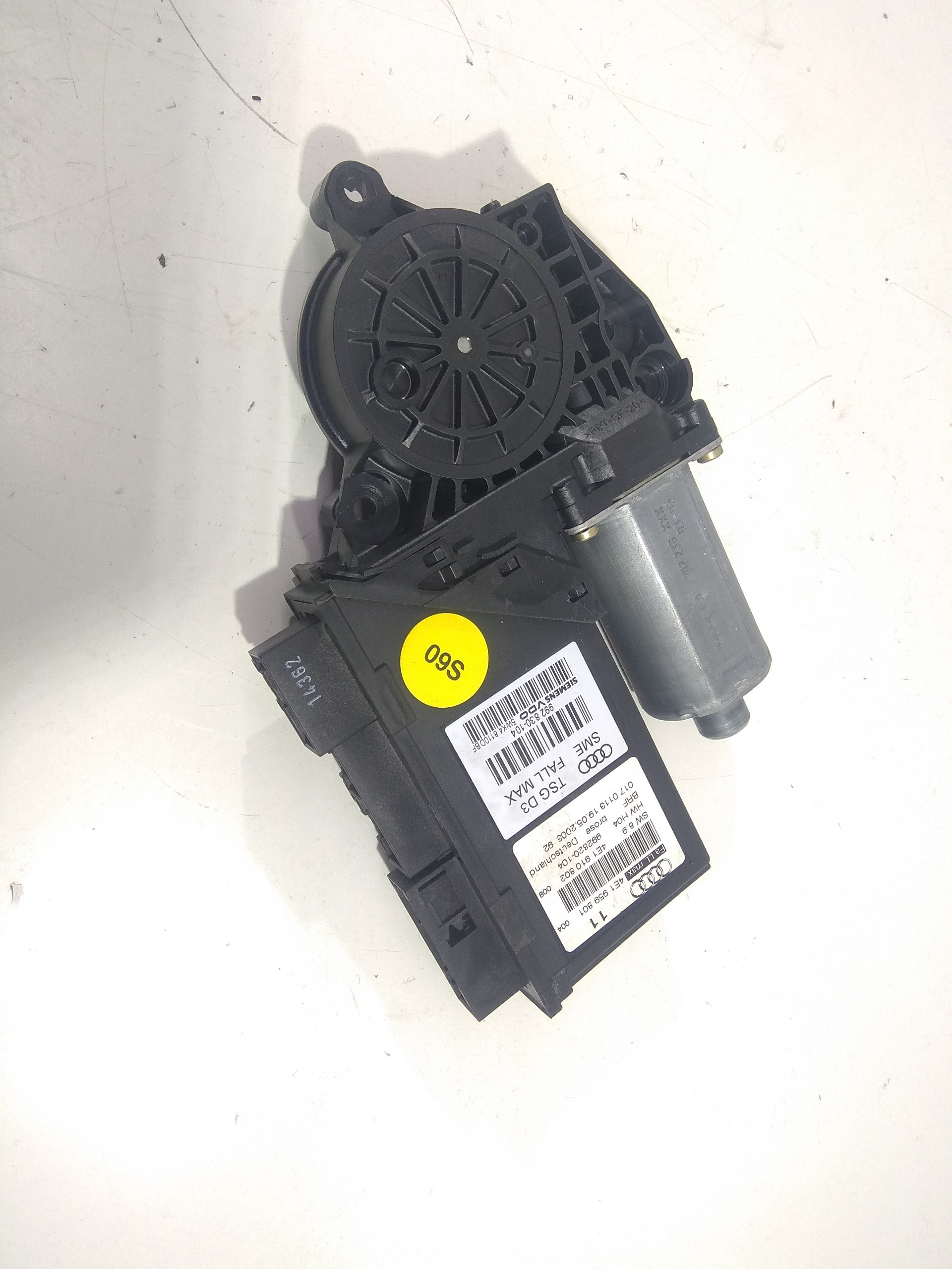 AUDI A8 D3/4E (2002-2010) Moteur de lève-vitre de porte avant gauche 4E1959801 24406015