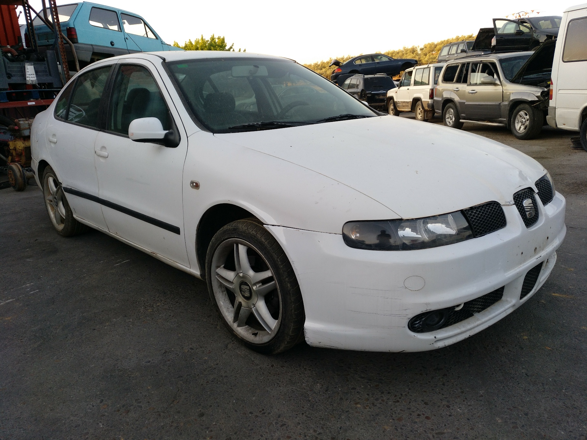 SEAT Toledo 2 generation (1999-2006) Датчик масового витоку повітря MAF 24689028