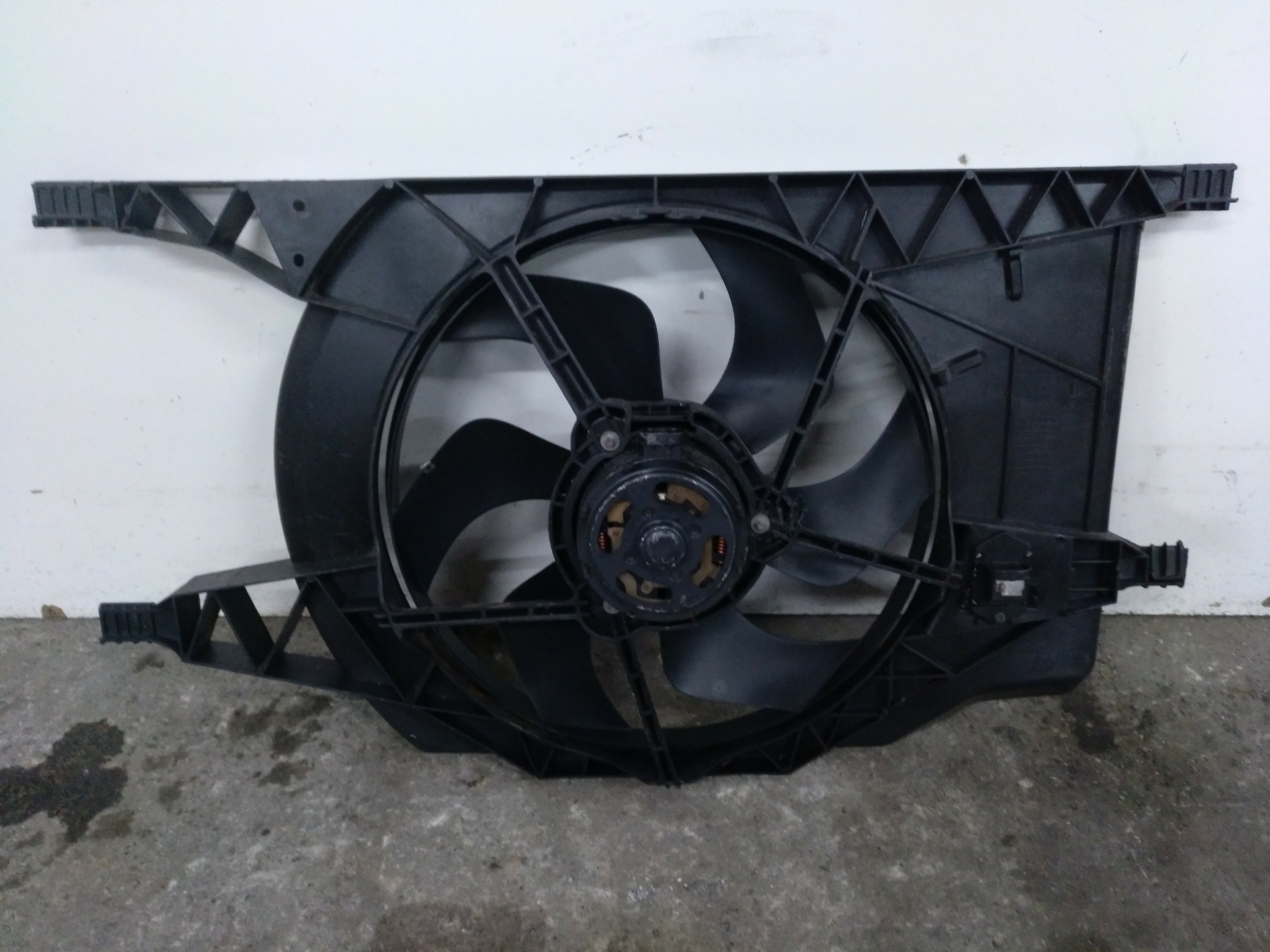 CITROËN C5 1 generation (2001-2008) Difūzoriaus ventiliatorius 1831068000 24686313