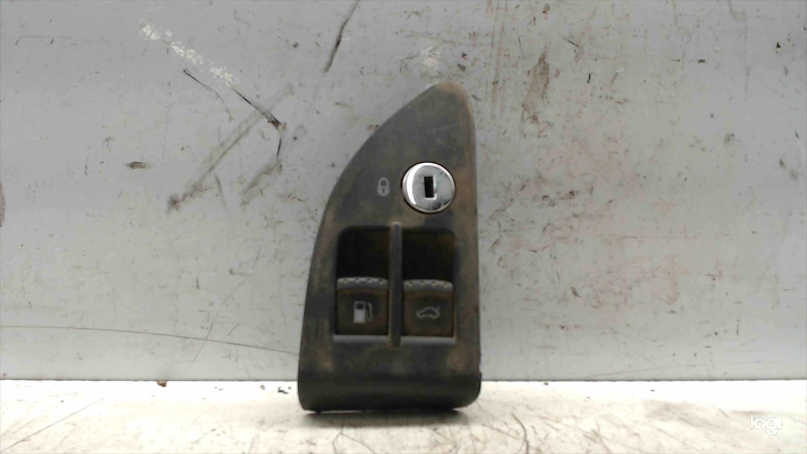 VOLKSWAGEN Passat B5 (1996-2005) Commutateur de fenêtre de porte avant gauche 1J0959831 24686396