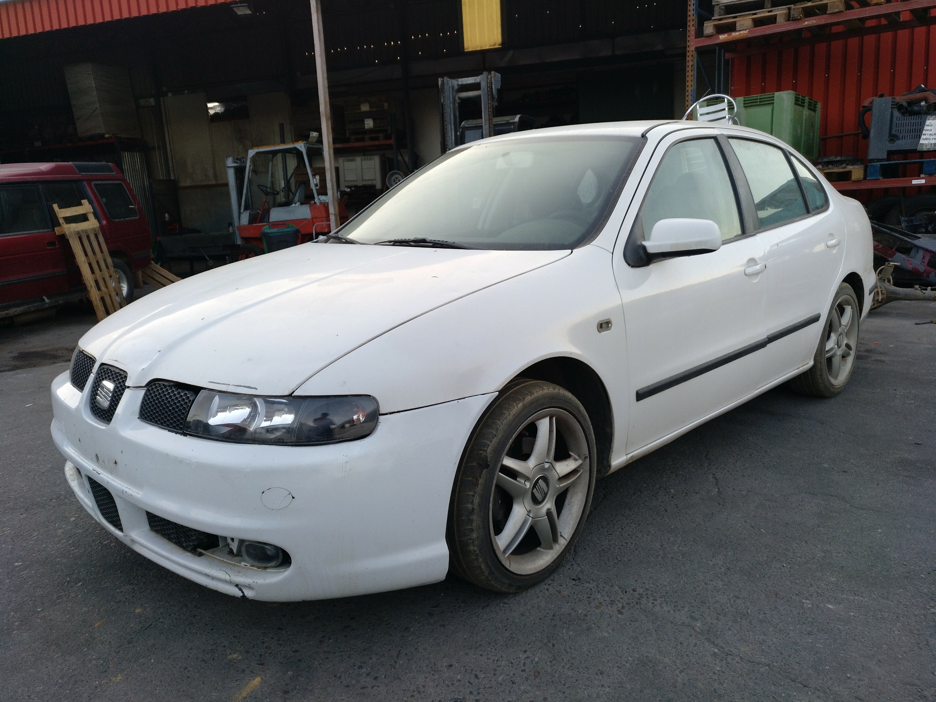 SEAT Toledo 2 generation (1999-2006) Датчик масового витоку повітря MAF 24689028