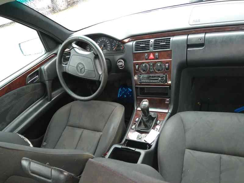 MERCEDES-BENZ E-Class W210 (1995-2002) Стеклоподъемник передней левой двери 0130821671 24686608