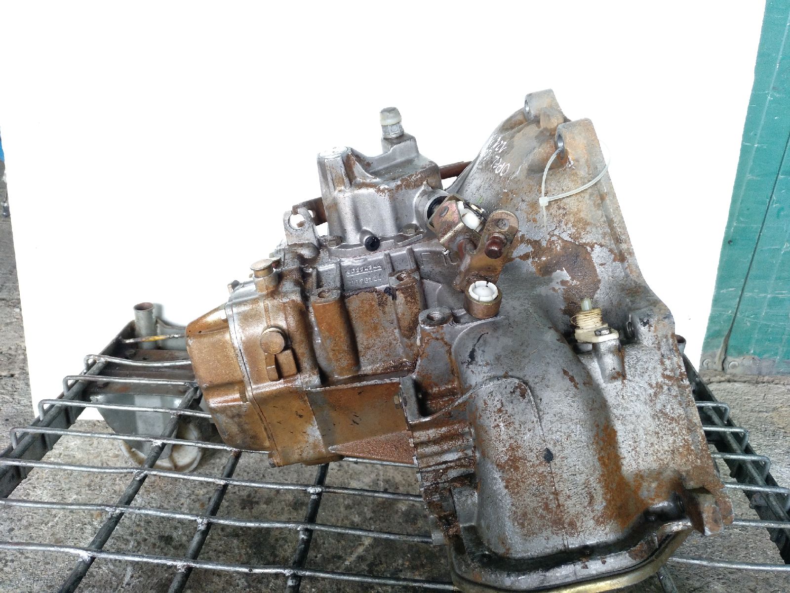 OPEL Corsa B (1993-2000) Gearbox F10 24255686