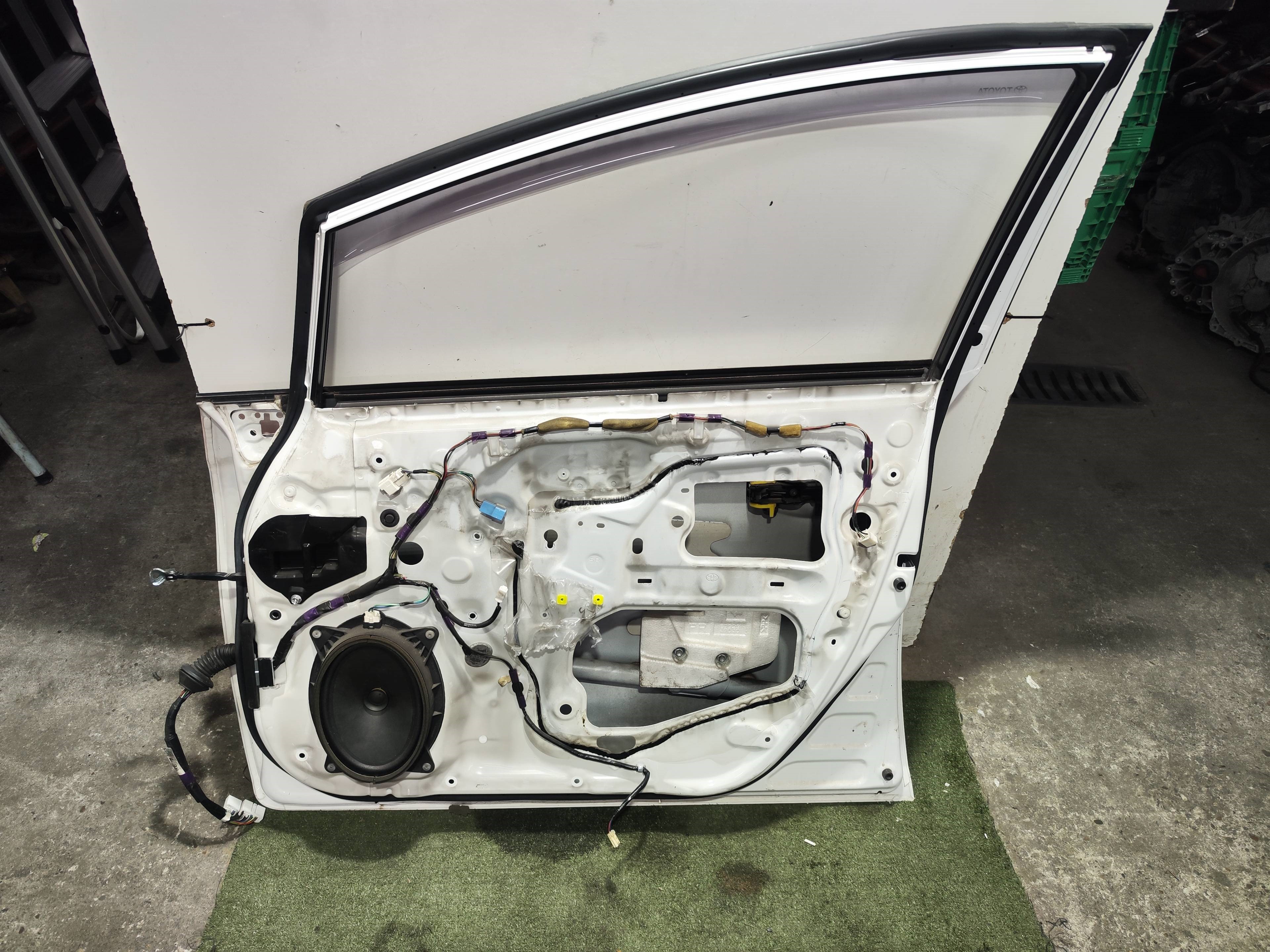 SKODA Prius 3 generation (XW30) (2009-2015) Front Right Door 6700147071 22523394