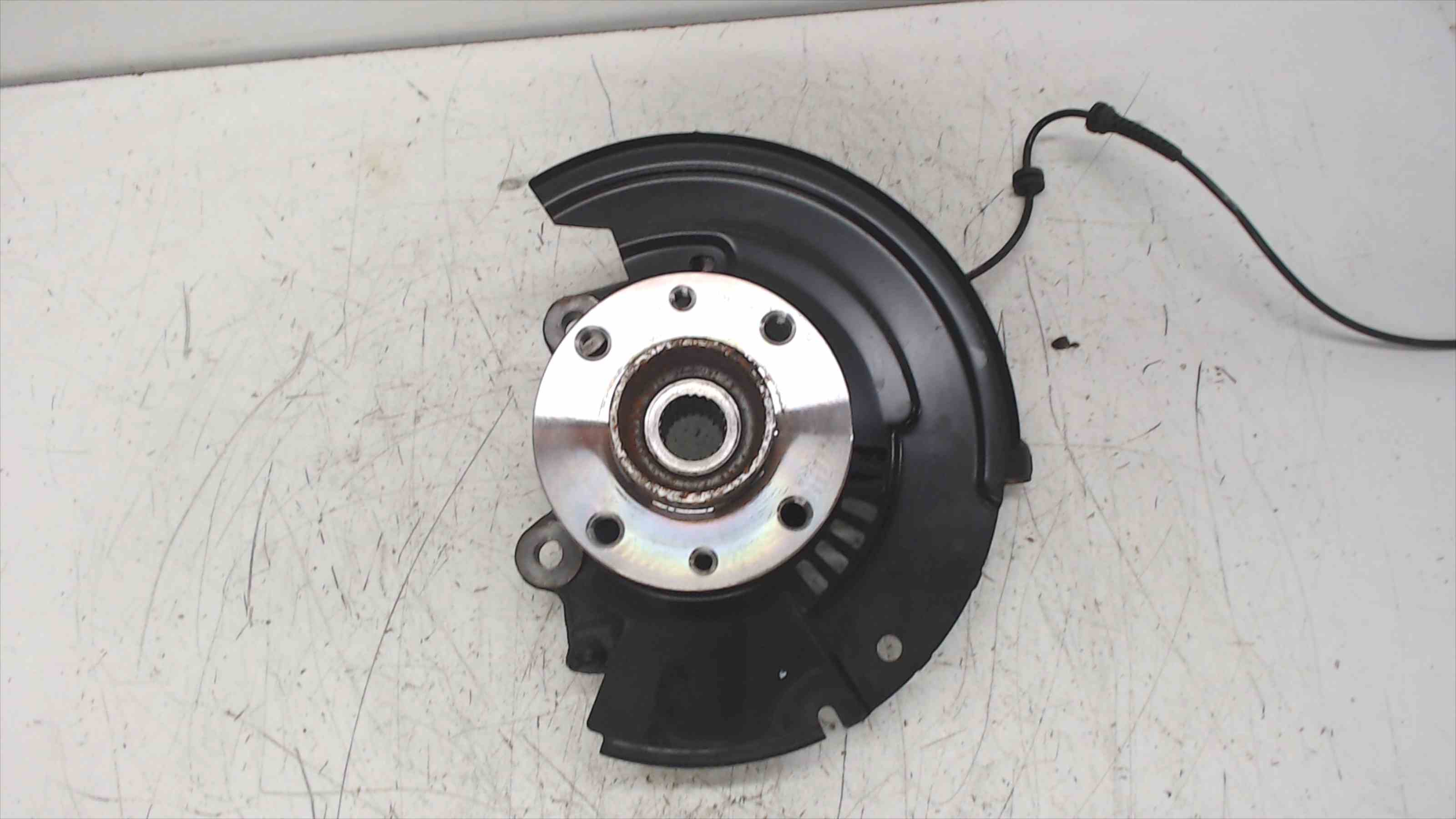 RENAULT Captur 1 generation (2013-2019) Front Left Wheel Hub 400152588R 24310602