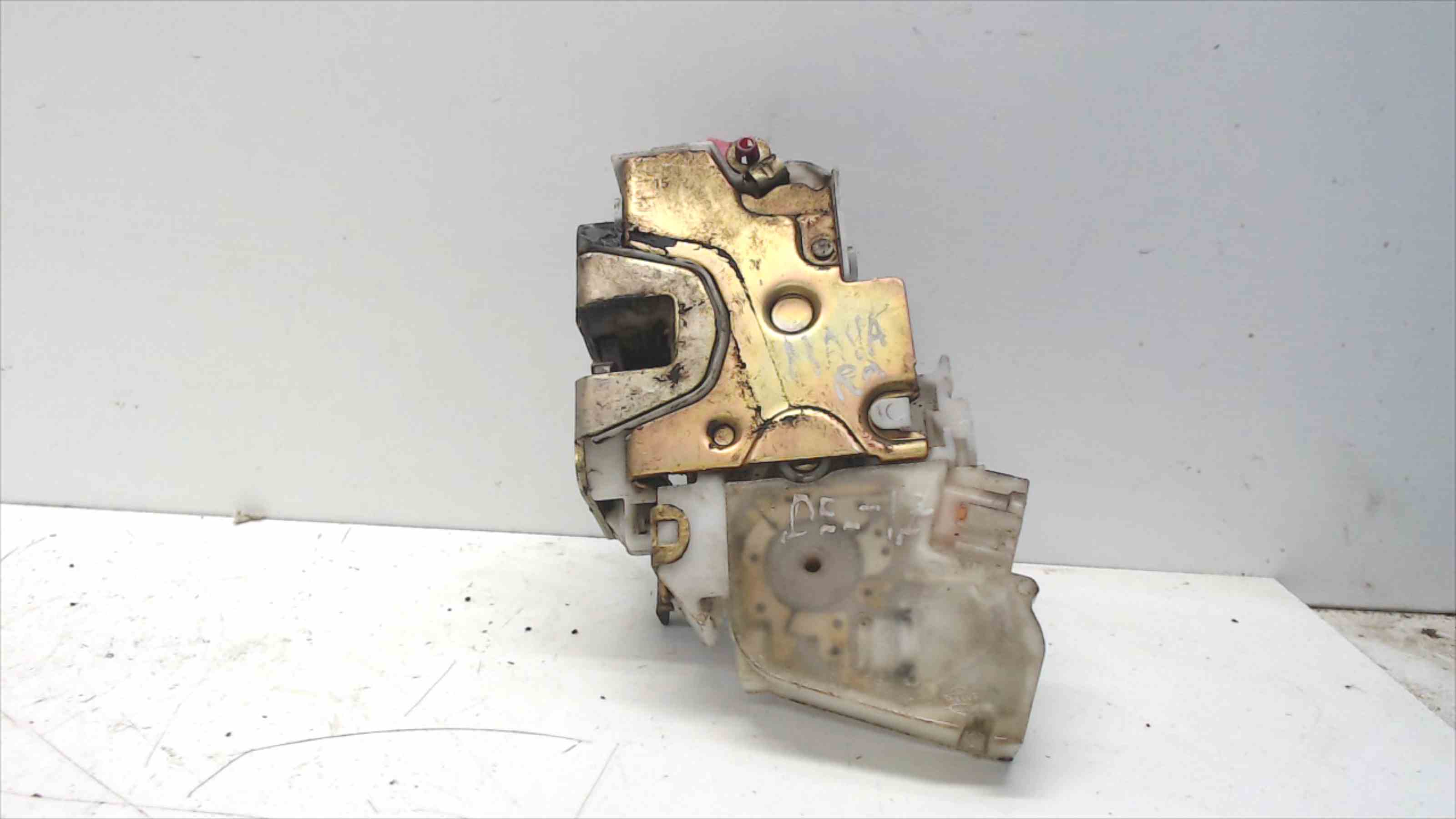 NISSAN Front Left Door Lock 805035P060 24689904