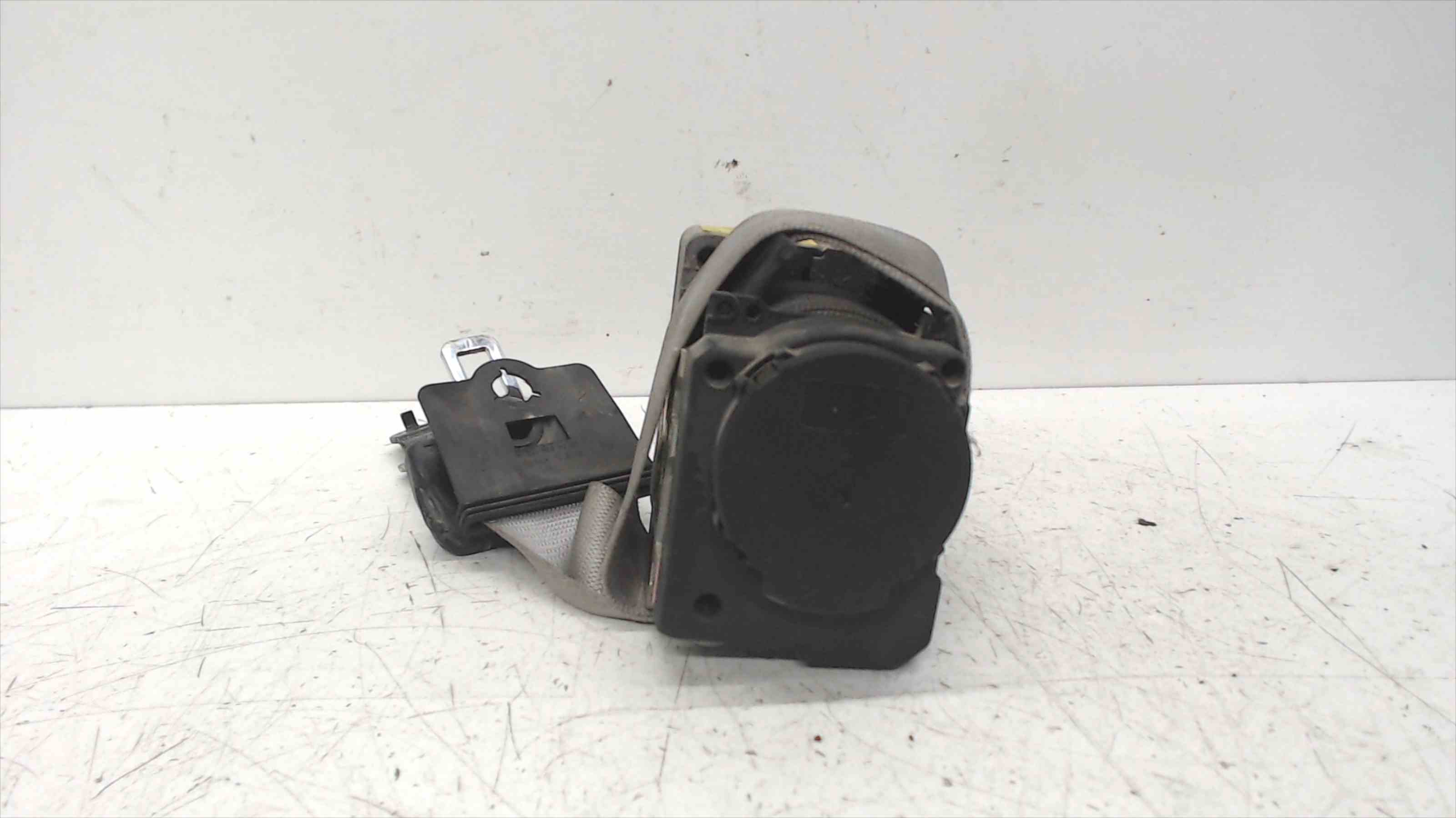 MERCEDES-BENZ C-Class W203/S203/CL203 (2000-2008) Front Left Seatbelt 33015929 22523784