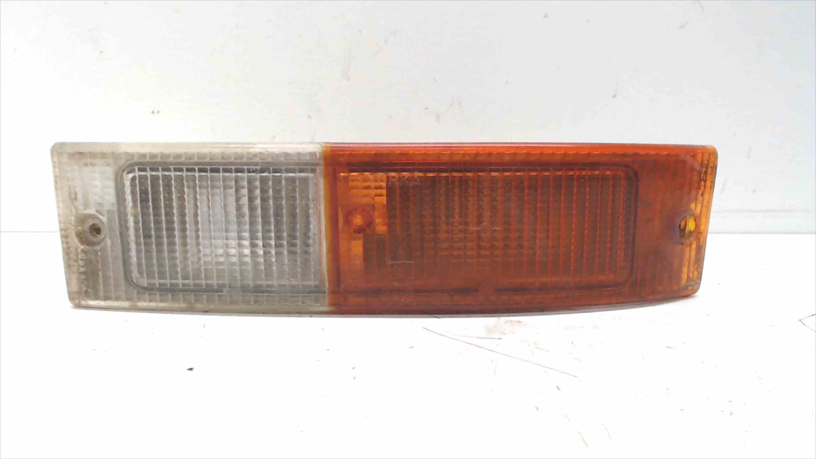 NISSAN Front Right Fender Turn Signal 24692519