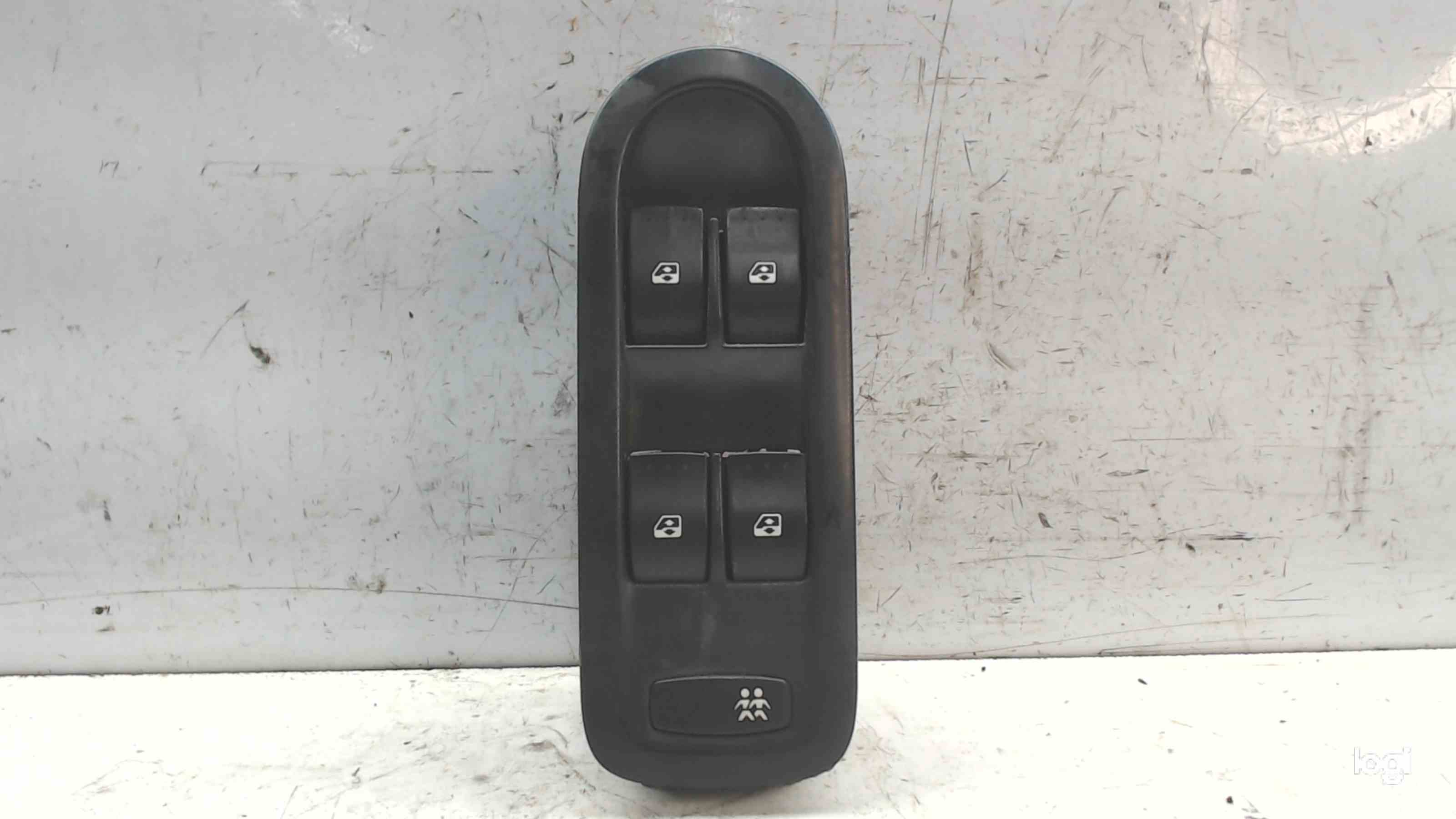 RENAULT Megane 2 generation (2002-2012) Front Left Door Window Switch 156018070 24687211