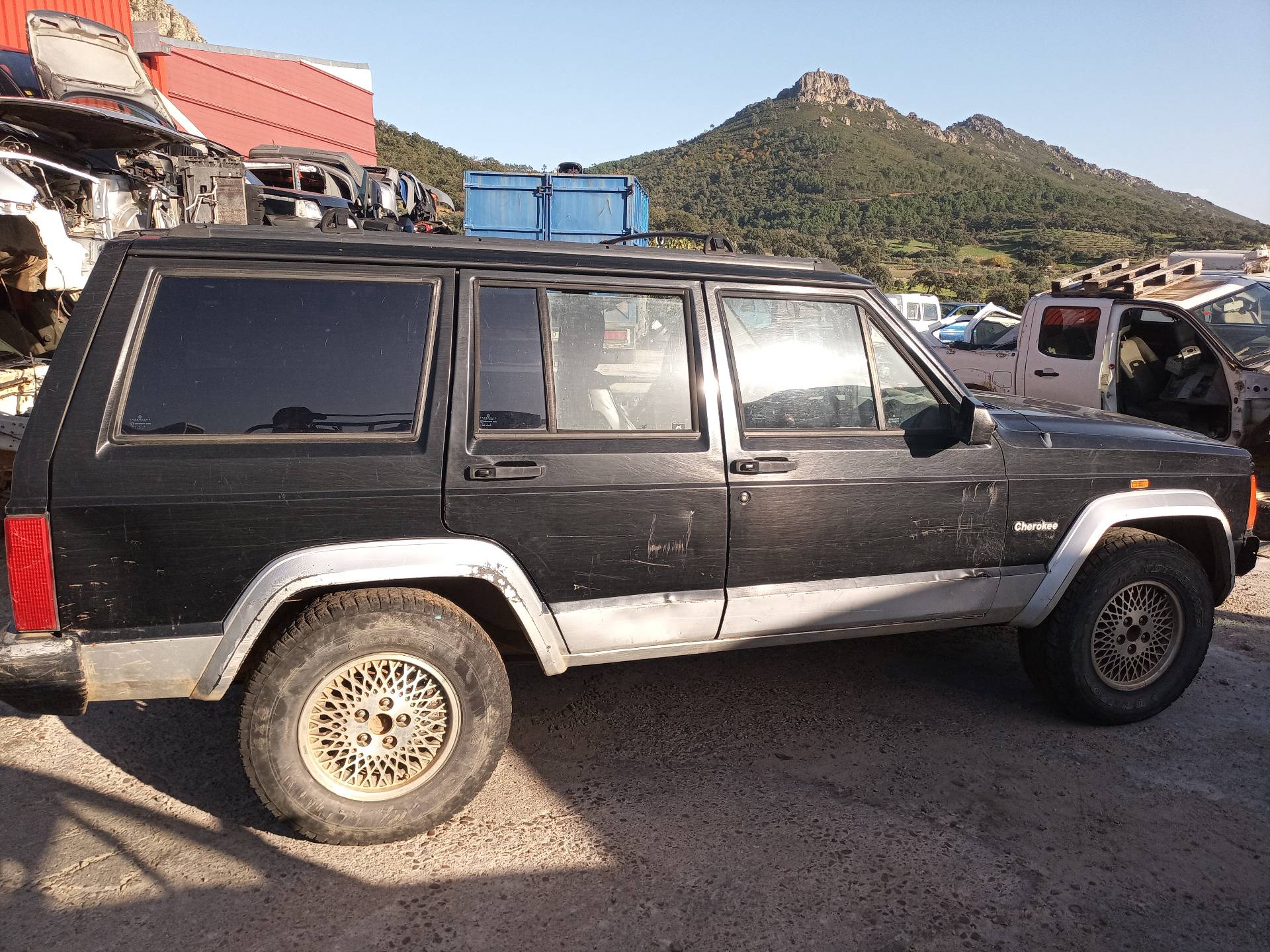 JEEP Cherokee 2 generation (XJ)  (1997-2001) Front Left Wheel Hub 52067577 25101512
