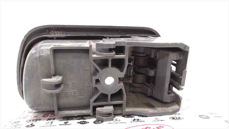 NISSAN Кронштейн ручки передней левой двери 806712S41A 24682245