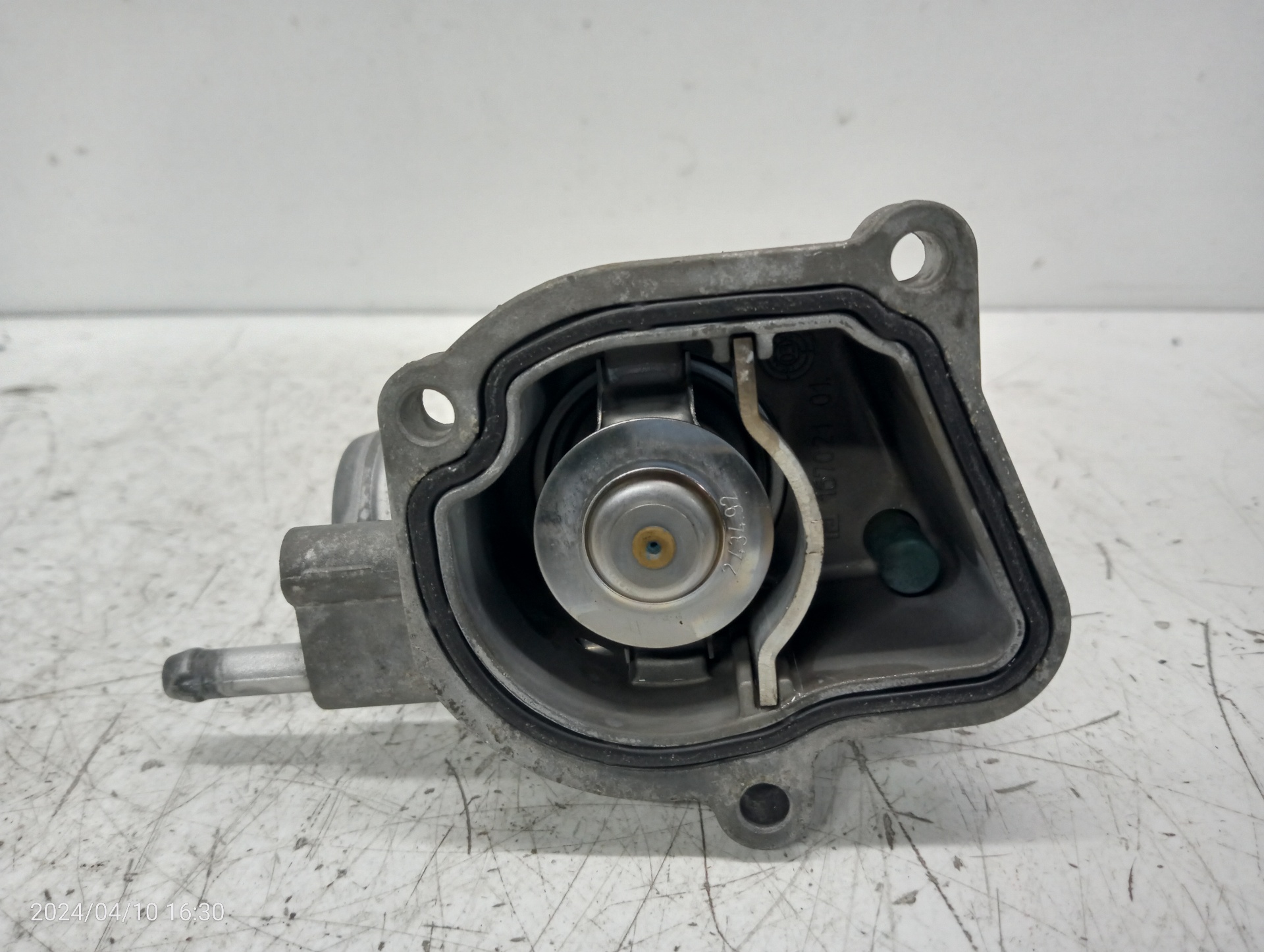 MERCEDES-BENZ Thermostat A6462000715 24692496