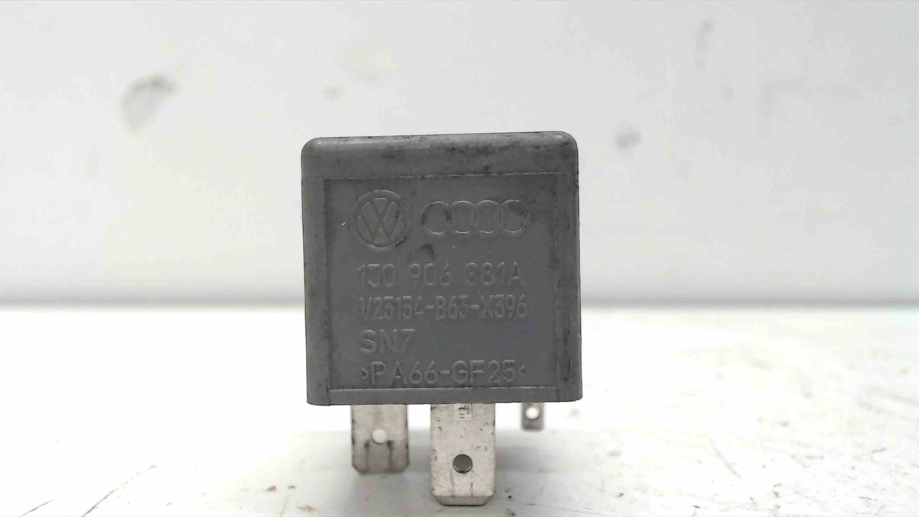 VOLKSWAGEN Relays 1J0906381A 24689823