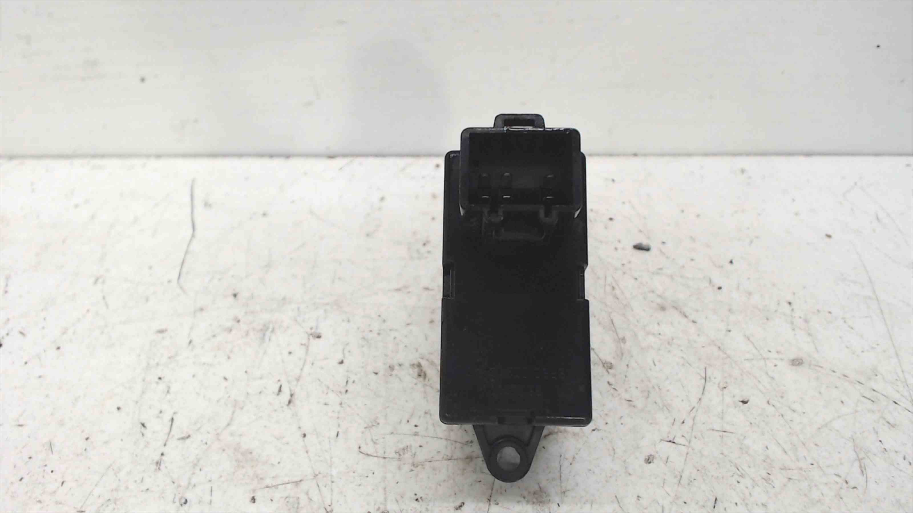 SSANGYONG Rear Right Door Window Control Switch 96190777 24691891