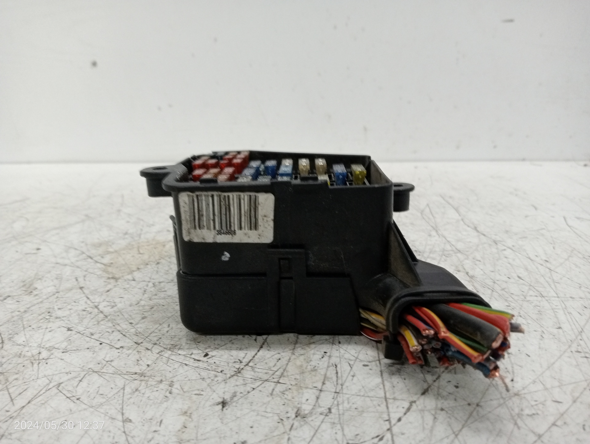 AUDI A4 B5/8D (1994-2001) Fuse Box 25365805