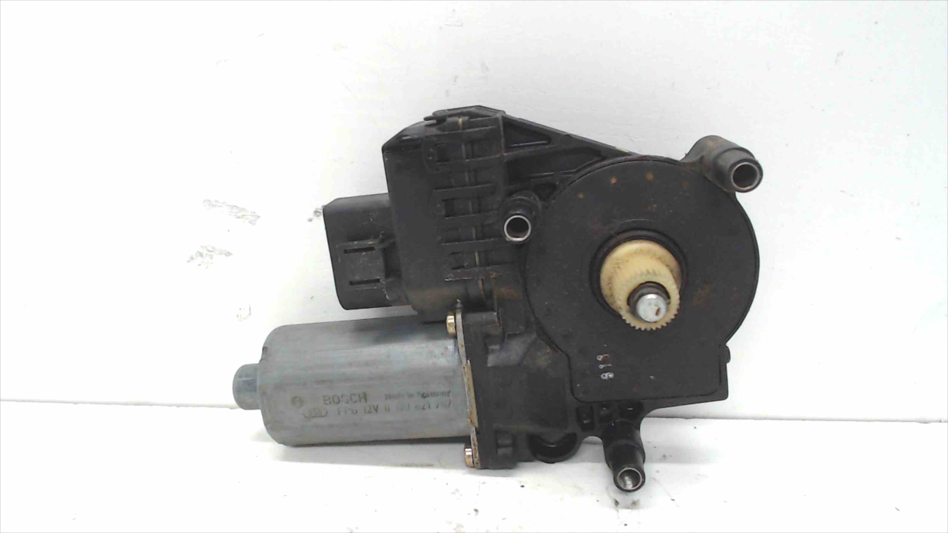 AUDI A4 B5/8D (1994-2001) Front Left Door Window Regulator Motor 0130821767 24690878