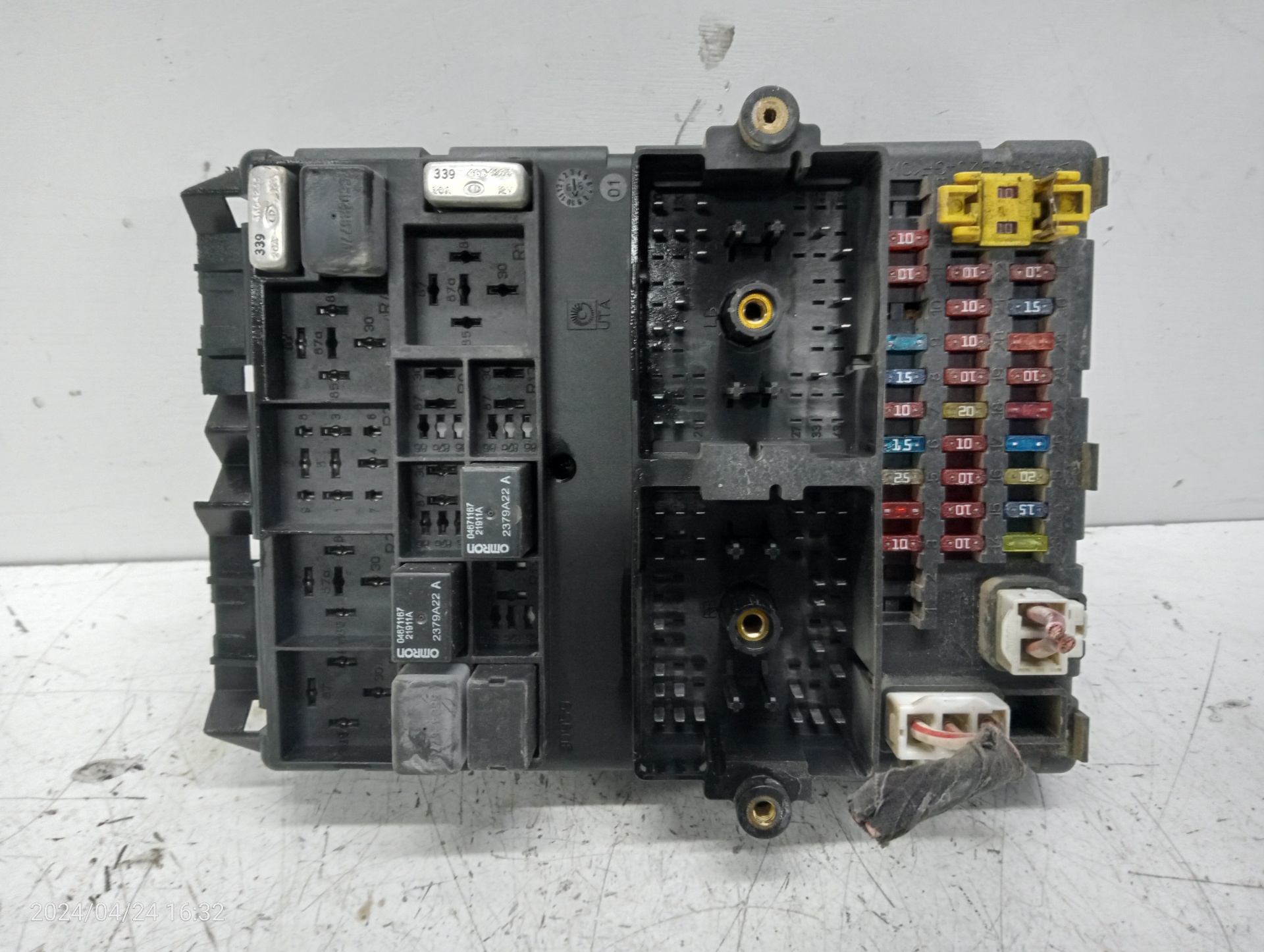 MERCEDES-BENZ E-Class W210/S210 (1995-2002) Fuse Box P56038406AM 25407049