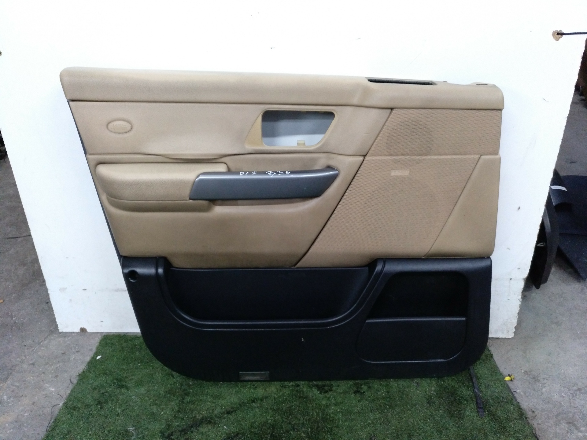 LAND ROVER Range Rover Sport 1 generation (2005-2013) Forreste venstre dørpanel 22536415