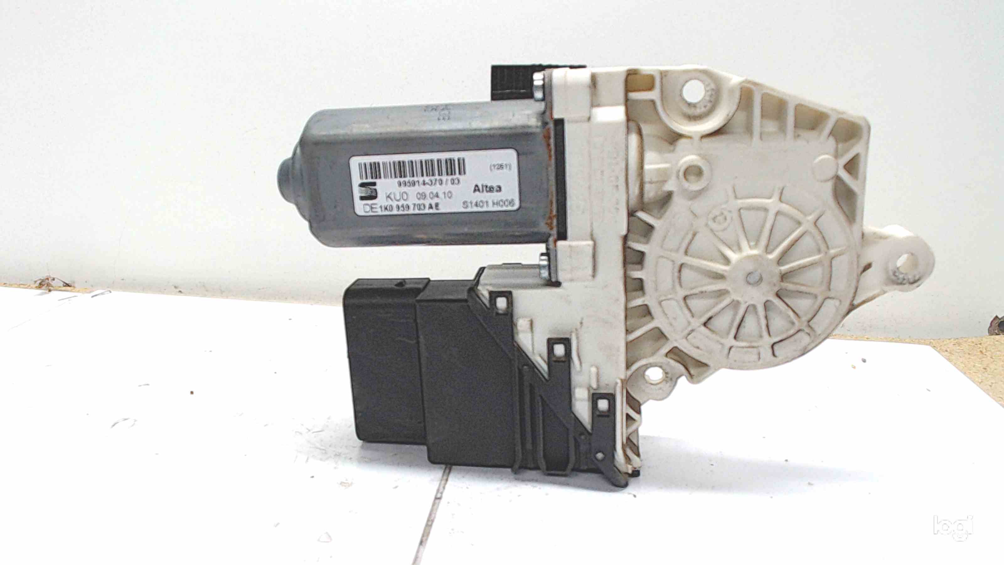 SEAT Altea 1 generation (2004-2013) Rear Right Door Window Control Motor 1K0959704AE 24685138