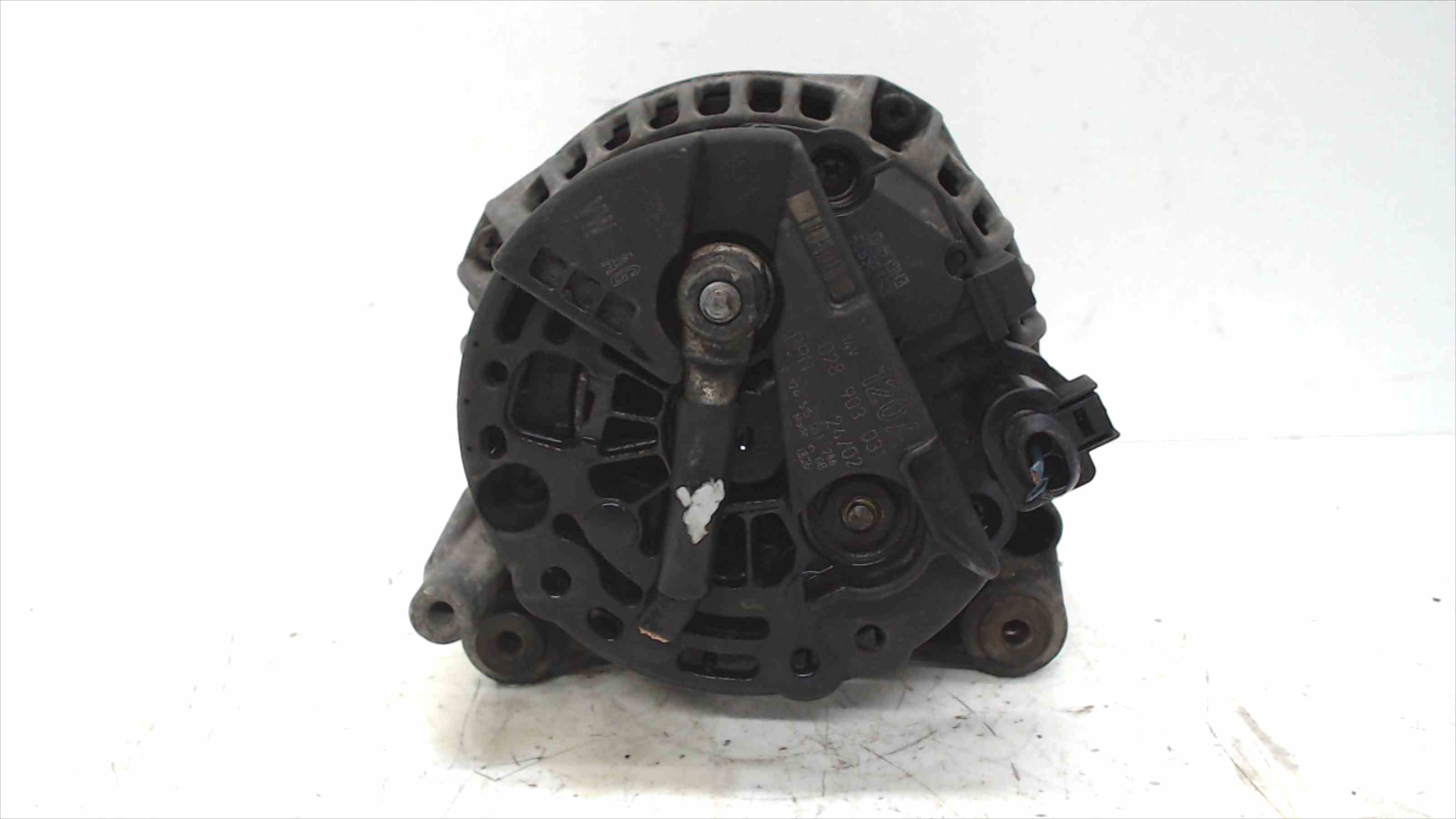 VOLKSWAGEN Passat B5 (1996-2005) Alternator 028903031 24690442