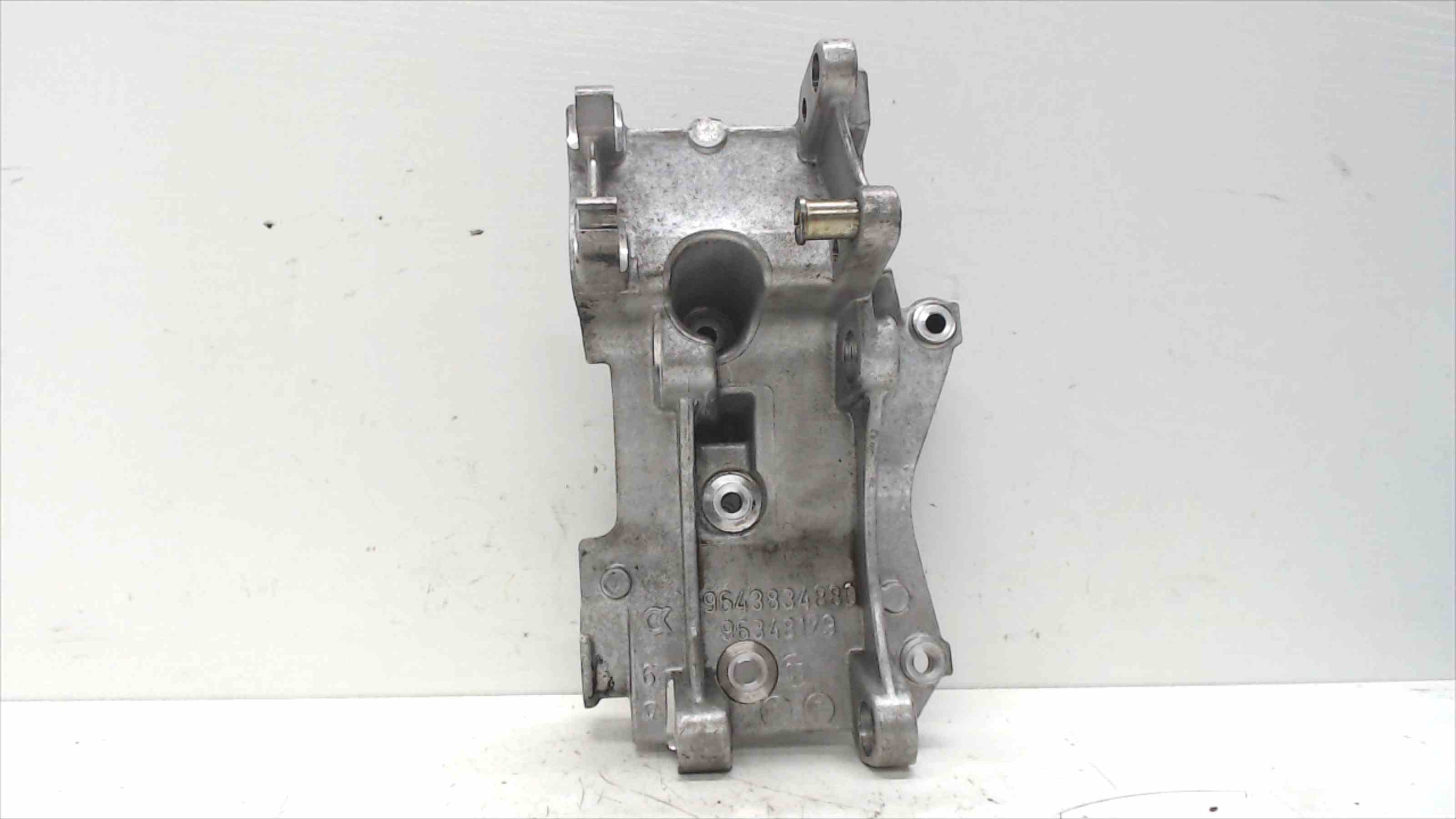 CITROËN Xsara Picasso 1 generation (1999-2010) Alternator bracket 9643834880 24689535