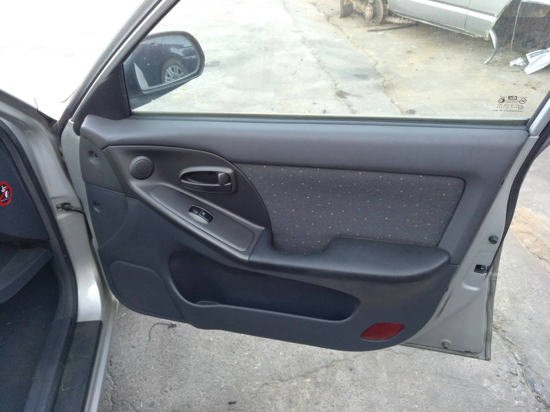 HYUNDAI Elantra XD (2000-2010) Přepínač pravého předního dveřního okna 935702D000 24690430