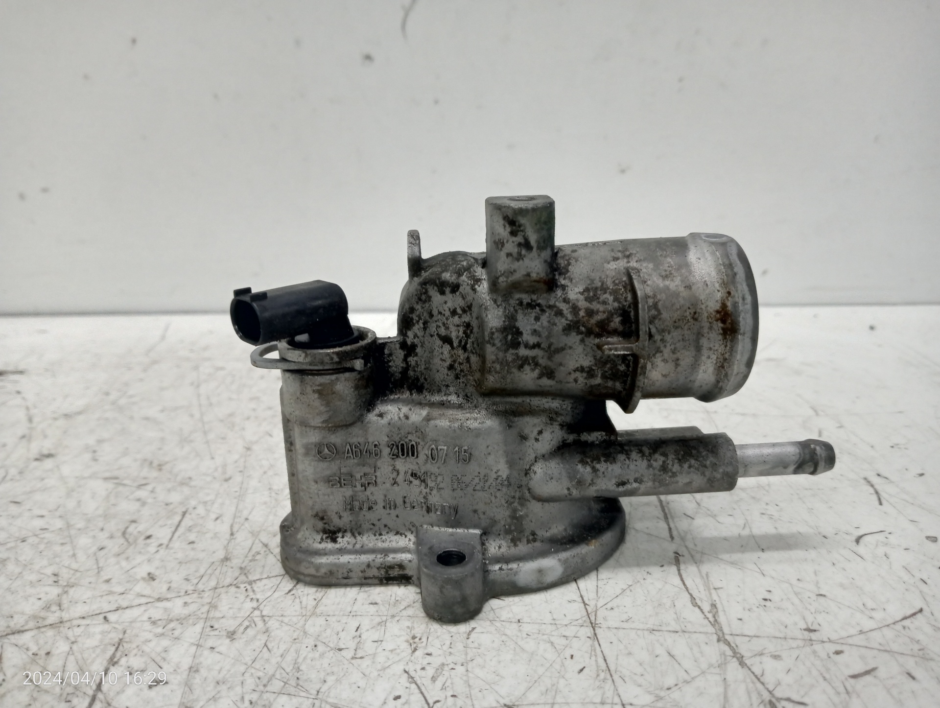 MERCEDES-BENZ Thermostat A6462000715 24692496