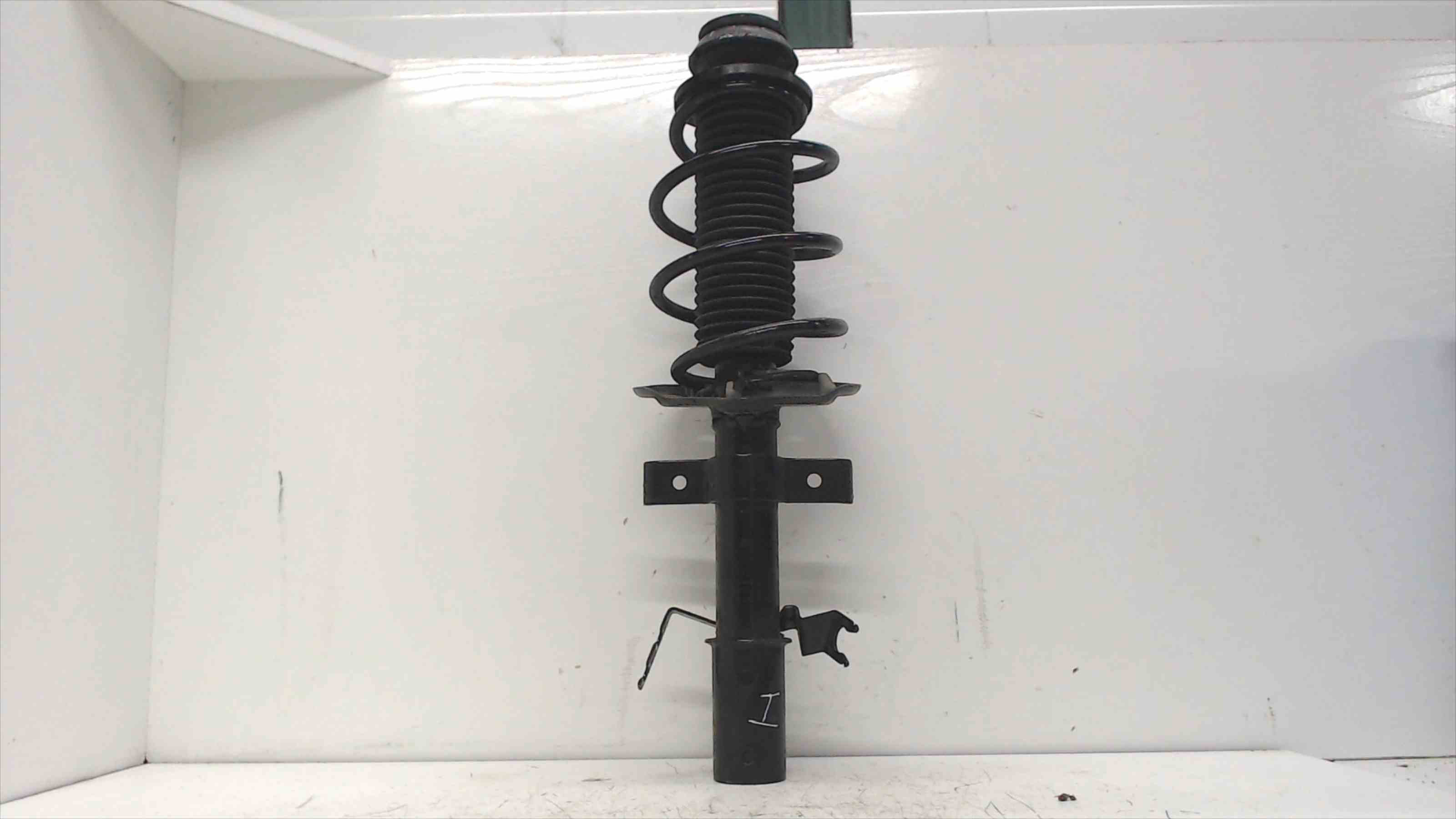 RENAULT Captur 1 generation (2013-2019) Front Left Shock Absorber 543023386R 24310652