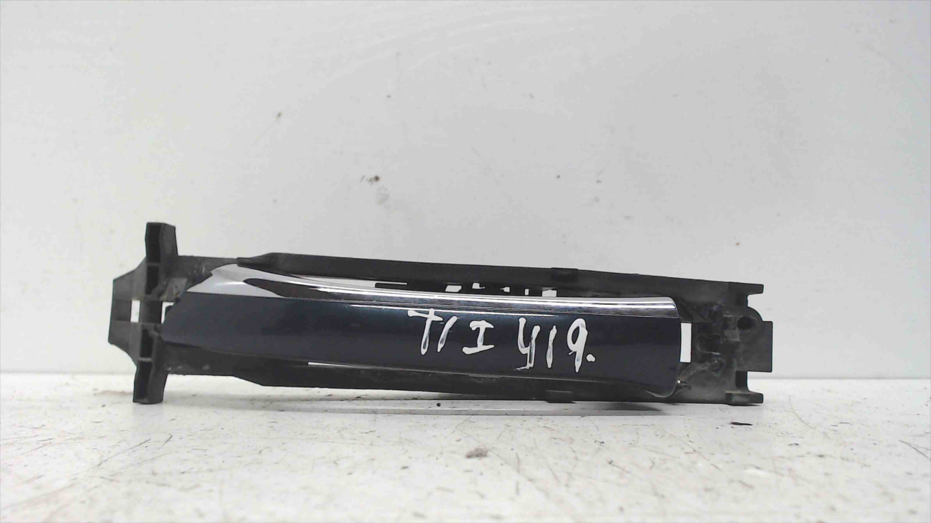 MERCEDES-BENZ C-Class W203/S203/CL203 (2000-2008) Наружная ручка задней левой двери W203 24691934