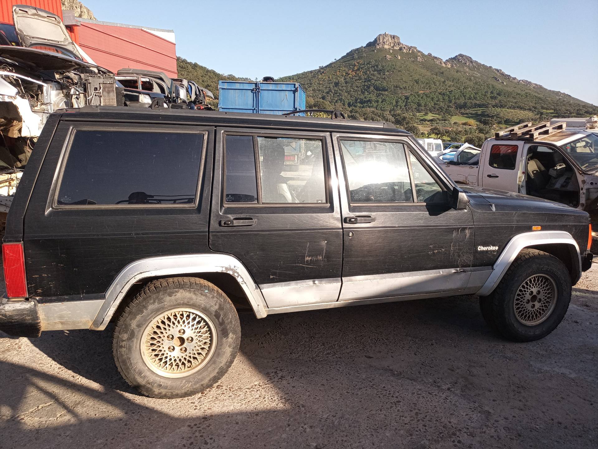 JEEP Cherokee 2 generation (XJ)  (1997-2001) Передняя правая дверь 55235250 25101514