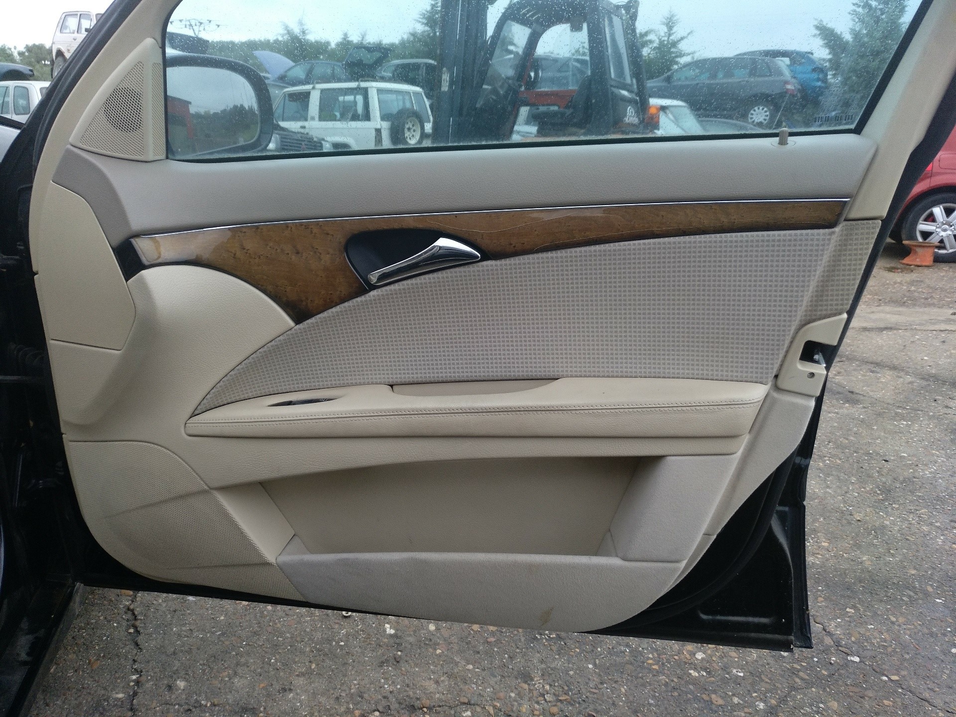 MERCEDES-BENZ E-Class W211/S211 (2002-2009) Front høyre dørpanel 22535821