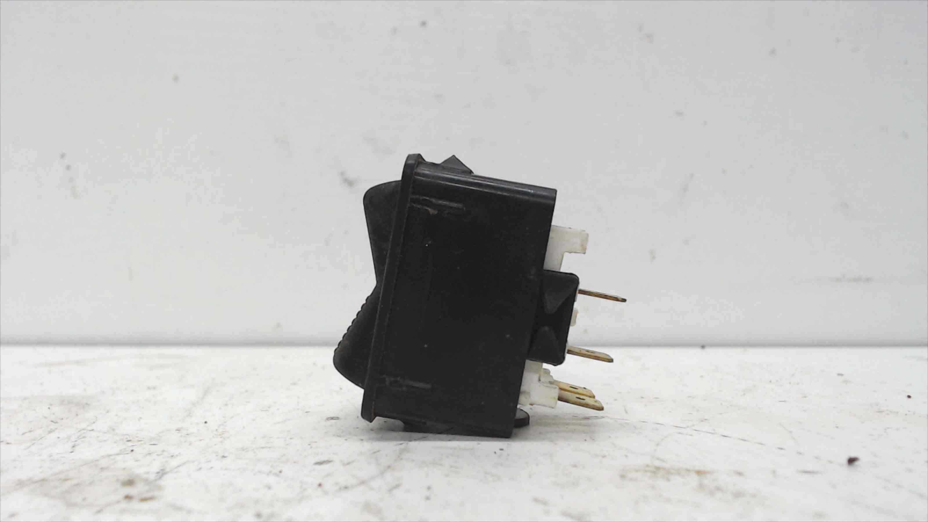 VOLVO Focus 1 generation (1998-2010) Other part ANTINIEBLA 24690516