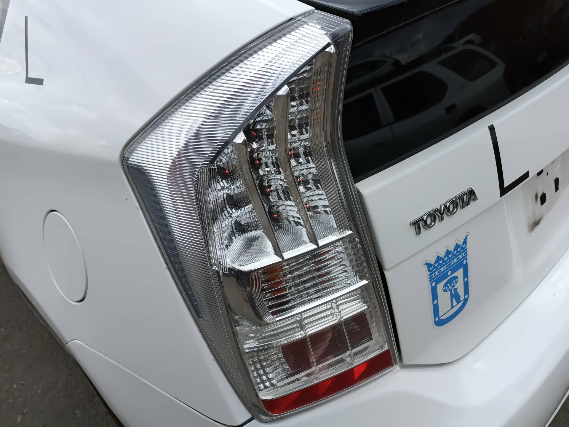 TOYOTA Prius 3 generation (XW30) (2009-2015) Aizmugurējais kreisais lukturis 8156147132, 2ZRFXE 22532401