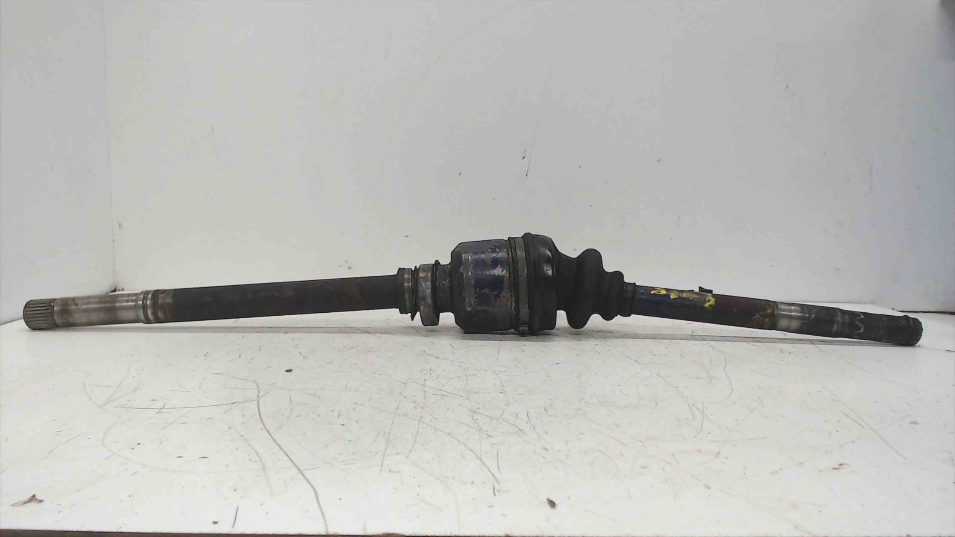 RENAULT C15 Fram Höger Drivaxel 161A 24692252