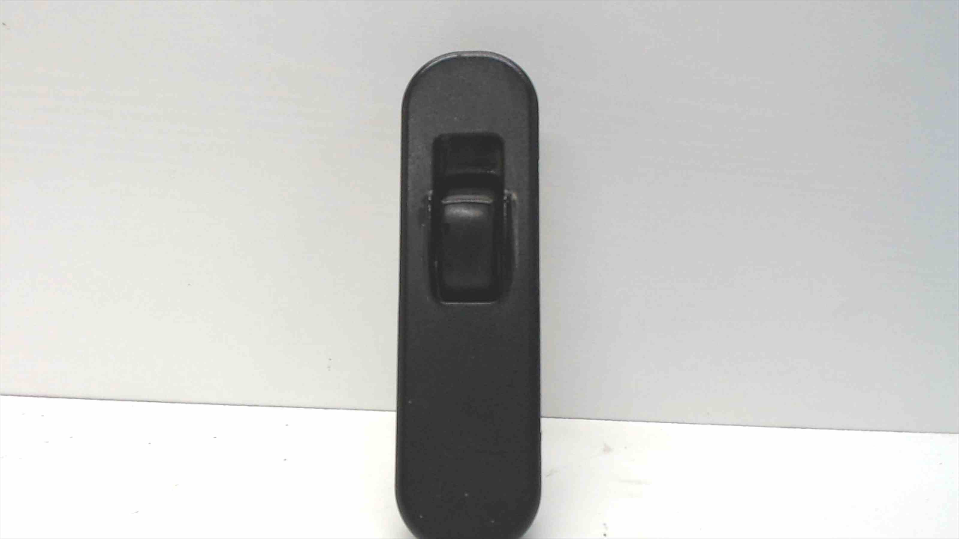 MITSUBISHI L200 3 generation (1996-2006) Priekinių kairių durų langų pakėlimo mygtukai 513831, 4D56T 24685713