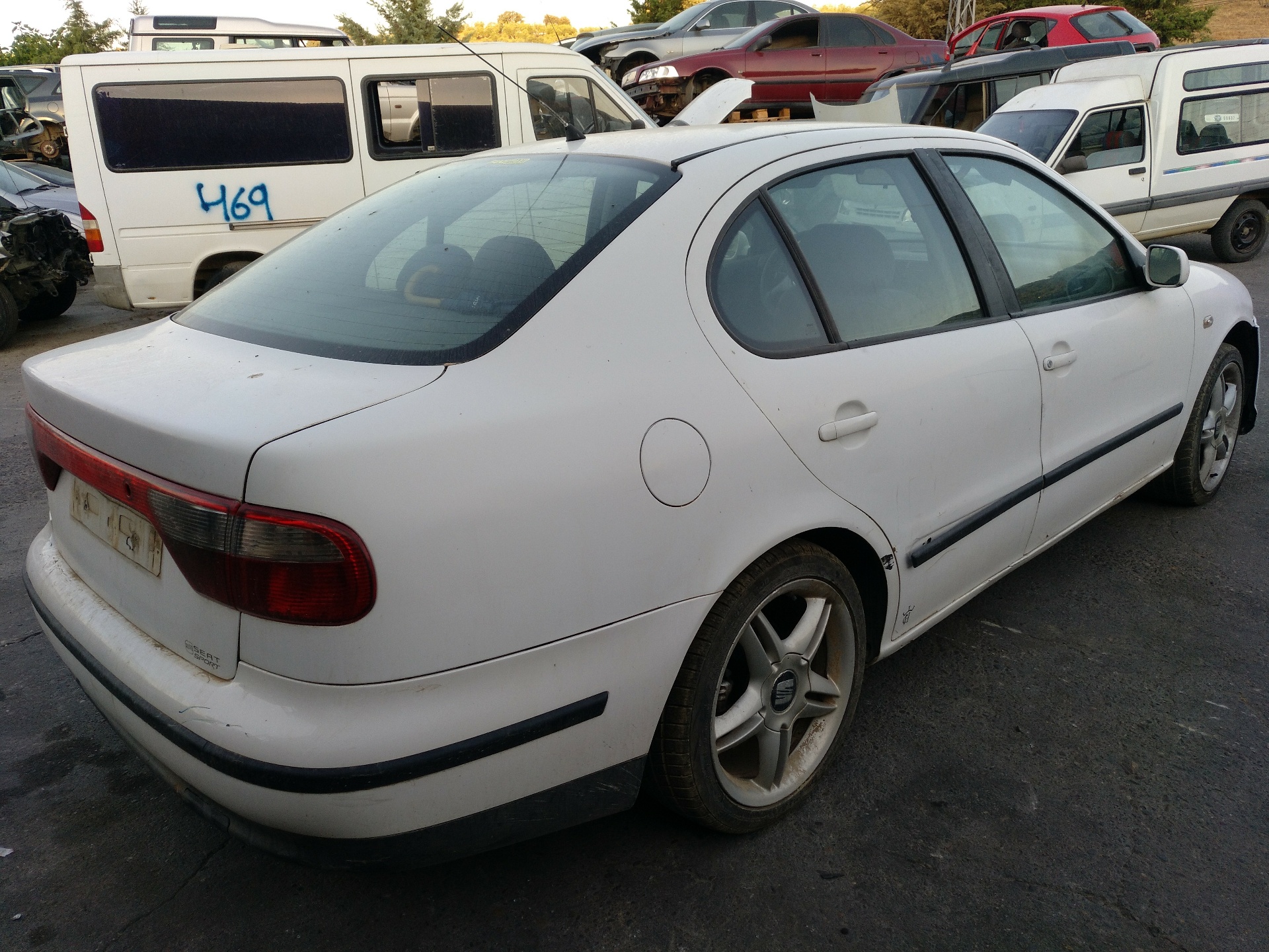 SEAT Toledo 2 generation (1999-2006) Датчик масового витоку повітря MAF 24689028