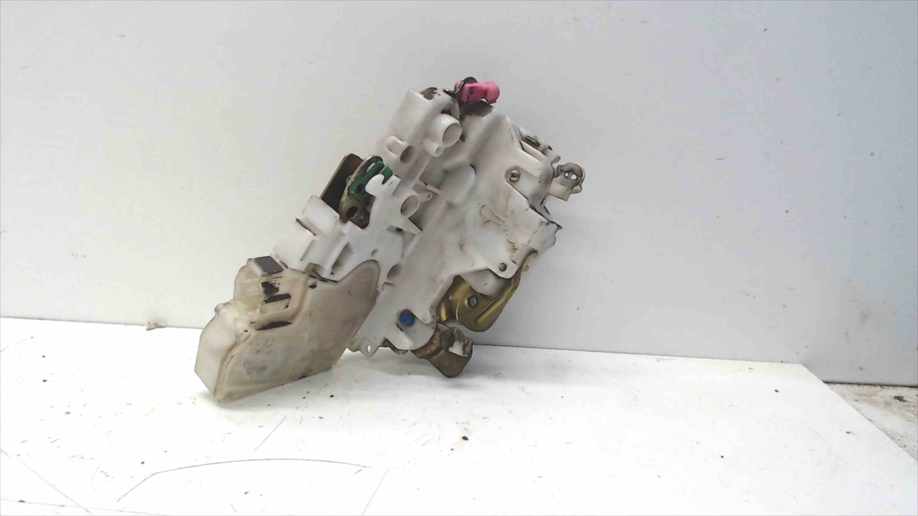 NISSAN Front Left Door Lock 805035P060 24689904