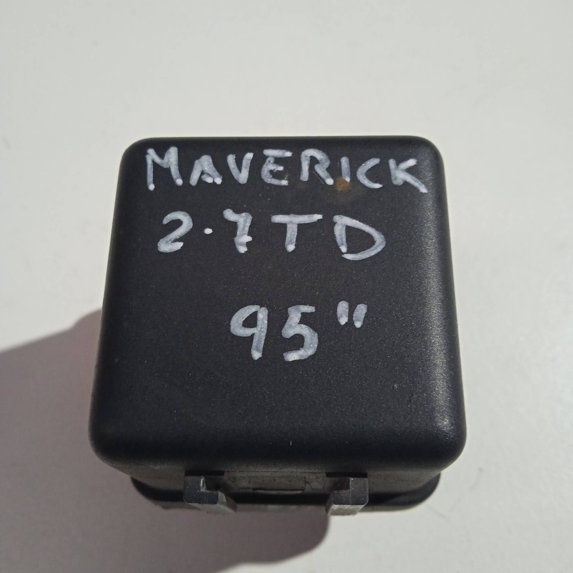 FORD Maverick 1 generation (1993-1998) Relays 25230G2400 26004044