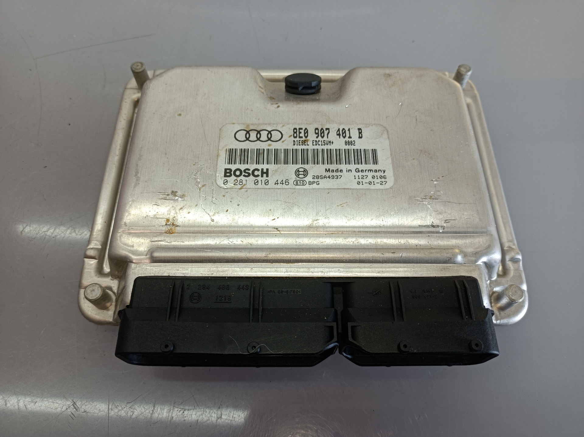 AUDI A4 B6/8E (2000-2005) Moottorin ohjausyksikkö ECU 8E09P7401B,0281010446 26013699