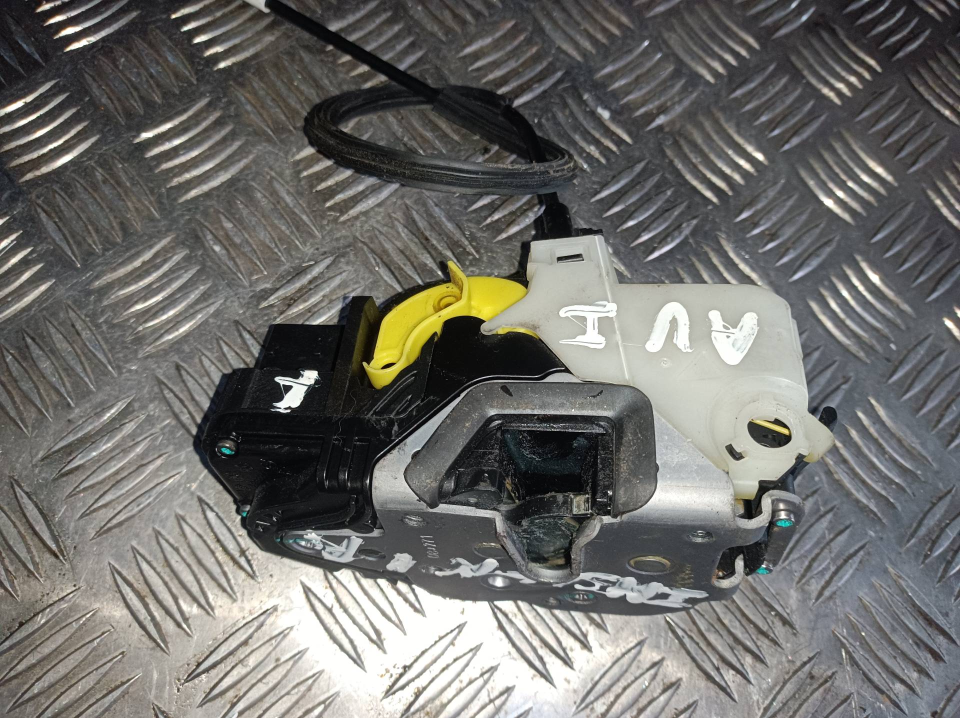 OPEL Insignia A (2008-2016) Front Left Door Lock 13503149 25995655