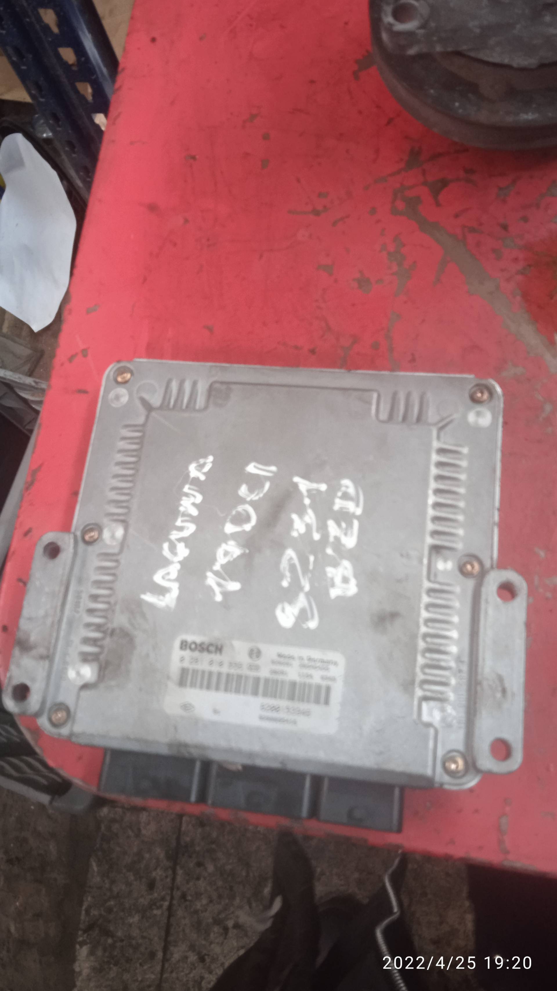 RENAULT Laguna 2 generation (2001-2007) Engine Control Unit ECU 0281010556,8200153946 25995696