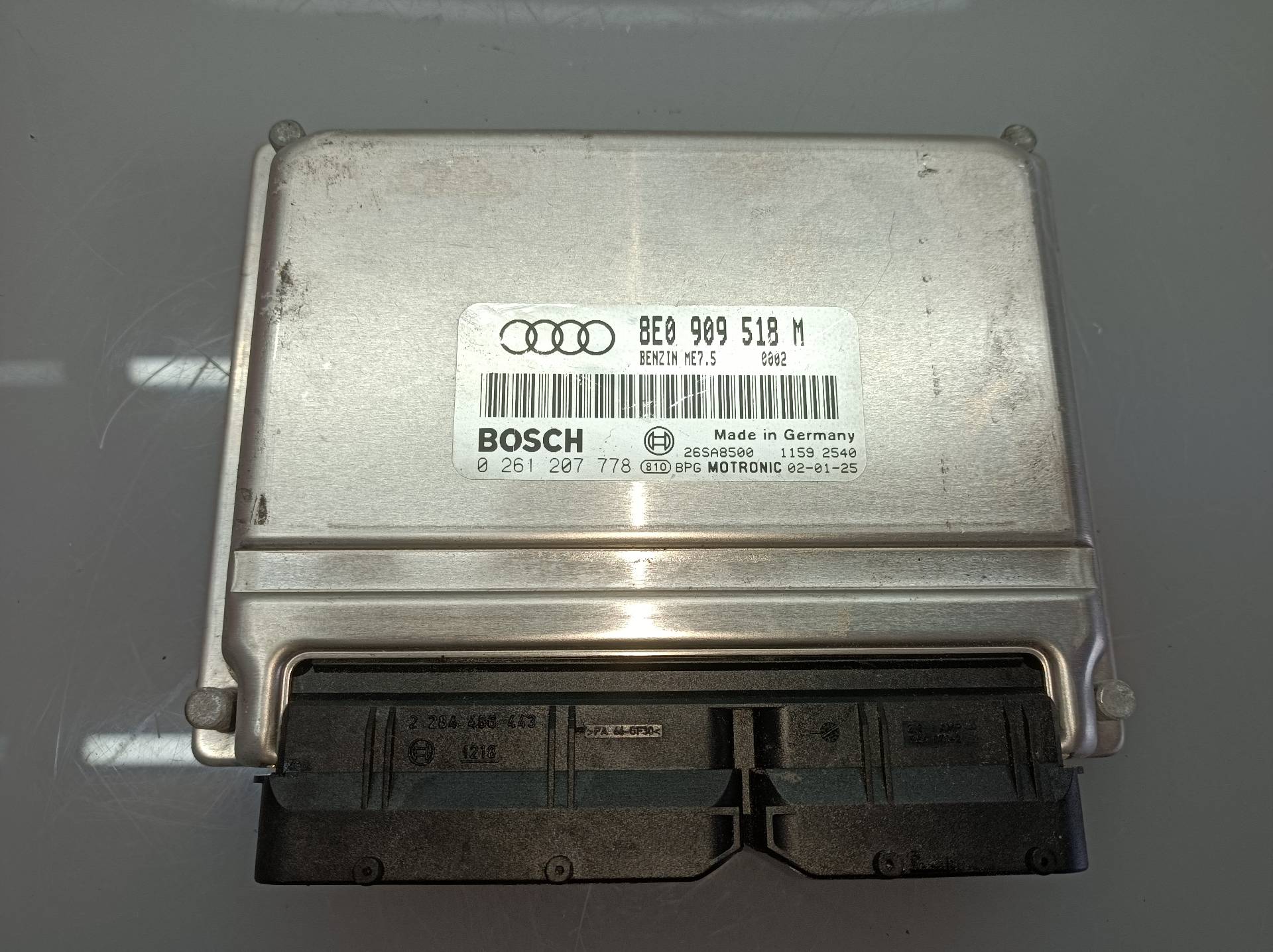 AUDI A4 B6/8E (2000-2005) Moottorin ohjausyksikkö ECU 8E0909518M,0261207778 26003860