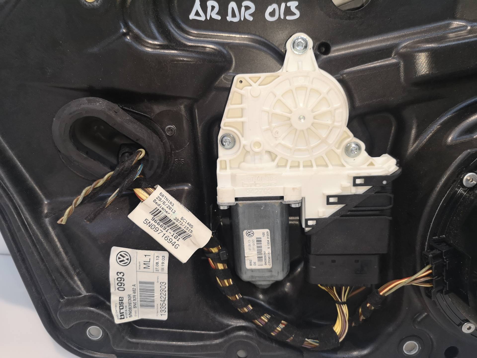 VOLKSWAGEN Tiguan 1 generation (2007-2017) Bageste højre dør vinduesregulator 5N0839462A,5N0839730R 26003968